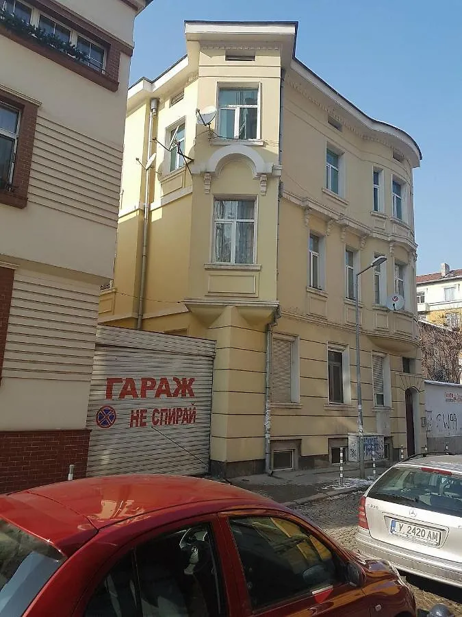 Apartment Ferienwohnung The Yellow House In Sofia