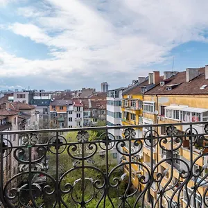 דירה Vitosha Str 2bd White & Blue By Flat Mаnager, סופיה