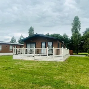 Lakeside View With Hot Tub , York United Kingdom